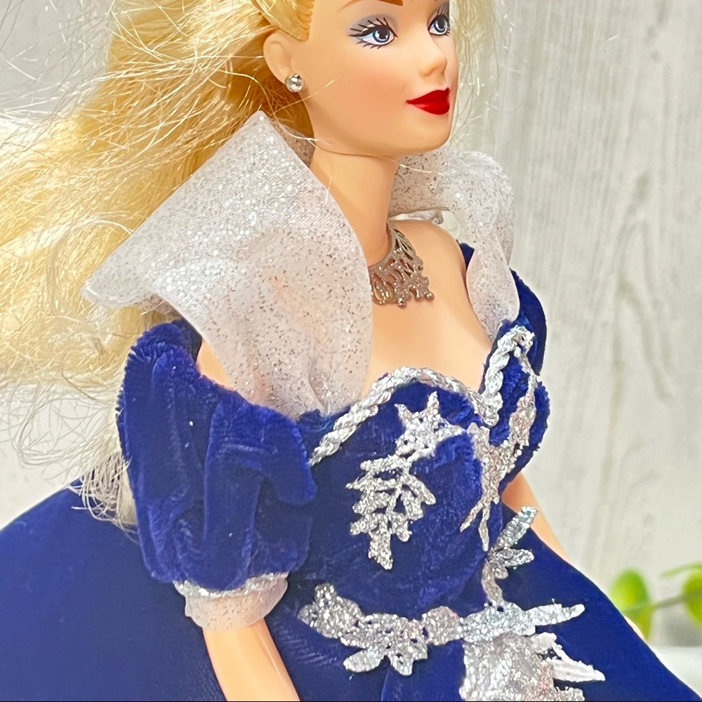 Barbie Millennium Keepsake Special Edition Happy New Year 2000 - Picture 6 of 7